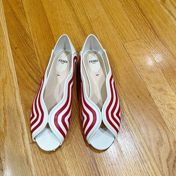 Fendi Peep Toe Summer Flats Womens Size 7.5 Red Leather Wave READ DESCRIPTION - Picture 3 of 15